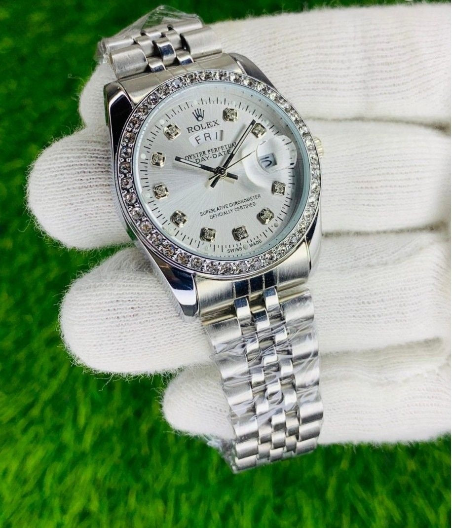 Luxurious Imported Branded First Copy Totone Day & Date Model Watch