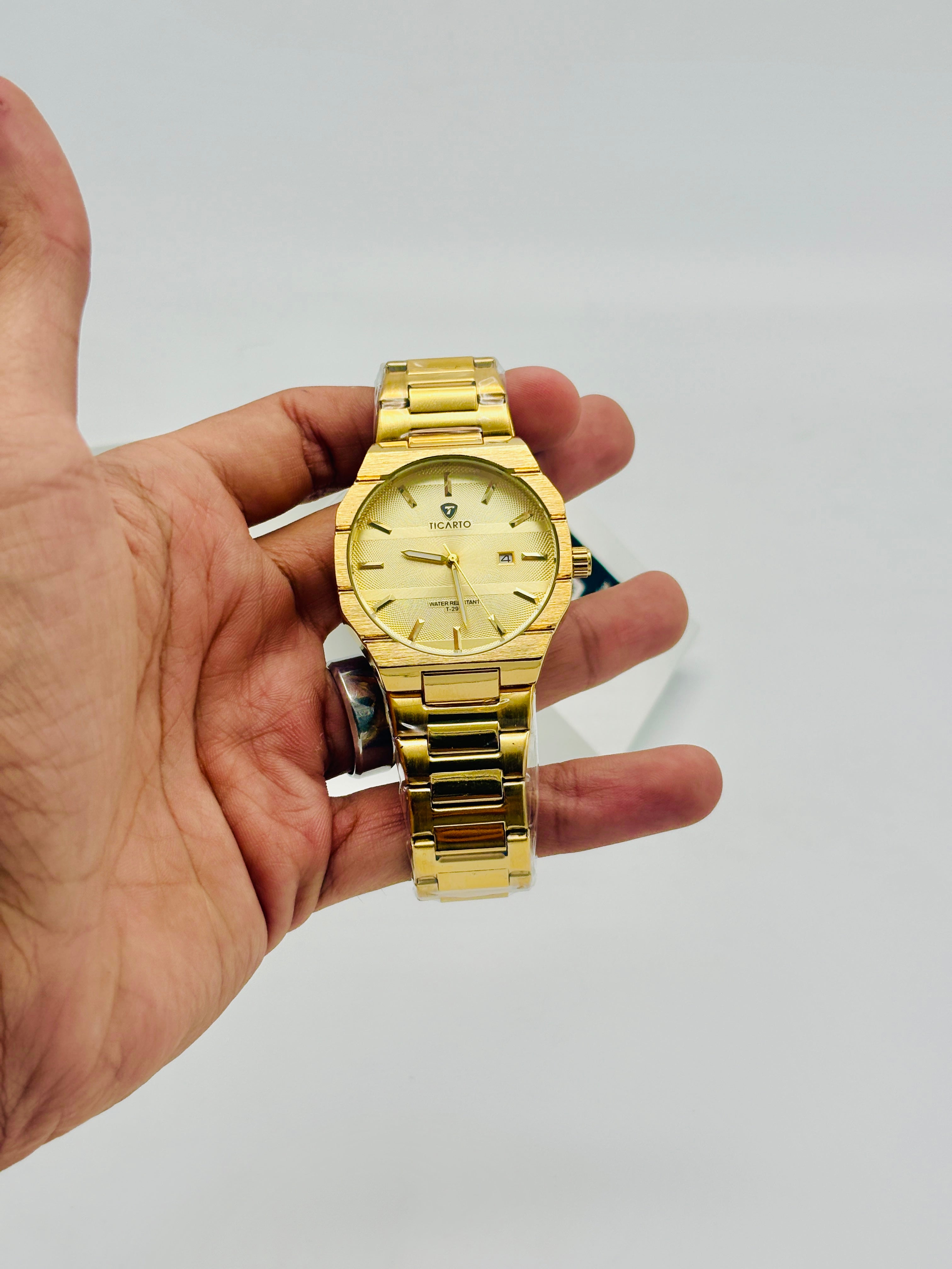 Ticarto Signature Collection - Article #687 - Golden - Golden Dial